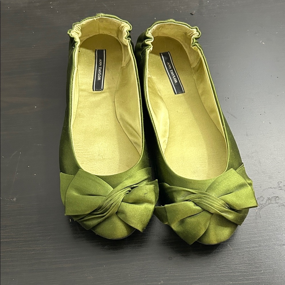 Ann Taylor Green Satin Women's Flats - Picture 2 of 5